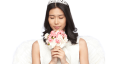 딴 사람이 생긴 것 같은데, 내가 먼저 말을 꺼낼까?