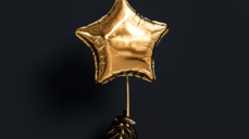 지금 당신을 좋아하는 사람, 멀리 있다 vs 가까이 있다